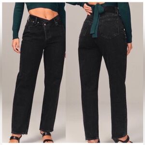 Abercrombie & Fitch Curve Love Ultra High Rise 90s
Criss Cross Straight Jean